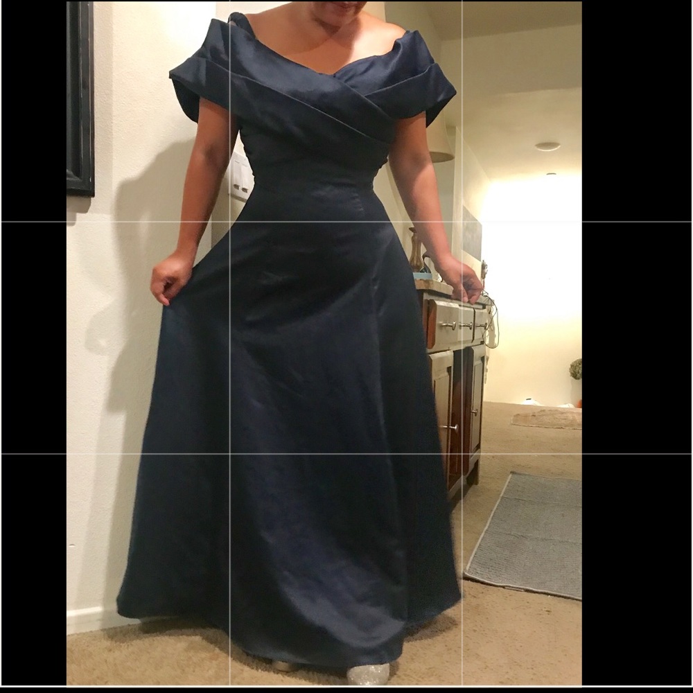 A beautiful Jordan dress Sz 6